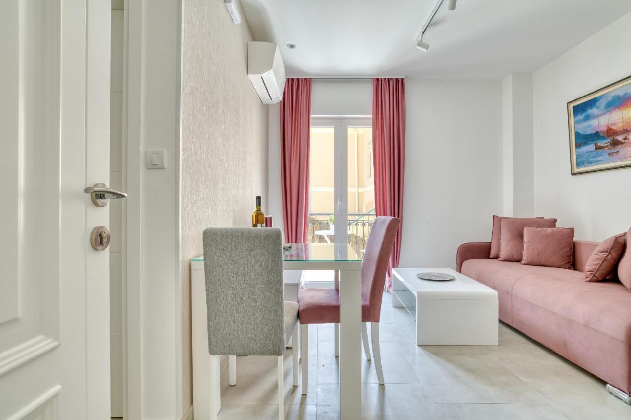 The Golden Luxury Apartments โกตอร์ ภายนอก รูปภาพ