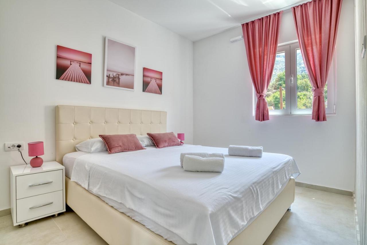 The Golden Luxury Apartments โกตอร์ ภายนอก รูปภาพ