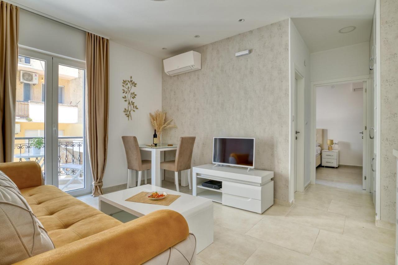 The Golden Luxury Apartments โกตอร์ ภายนอก รูปภาพ