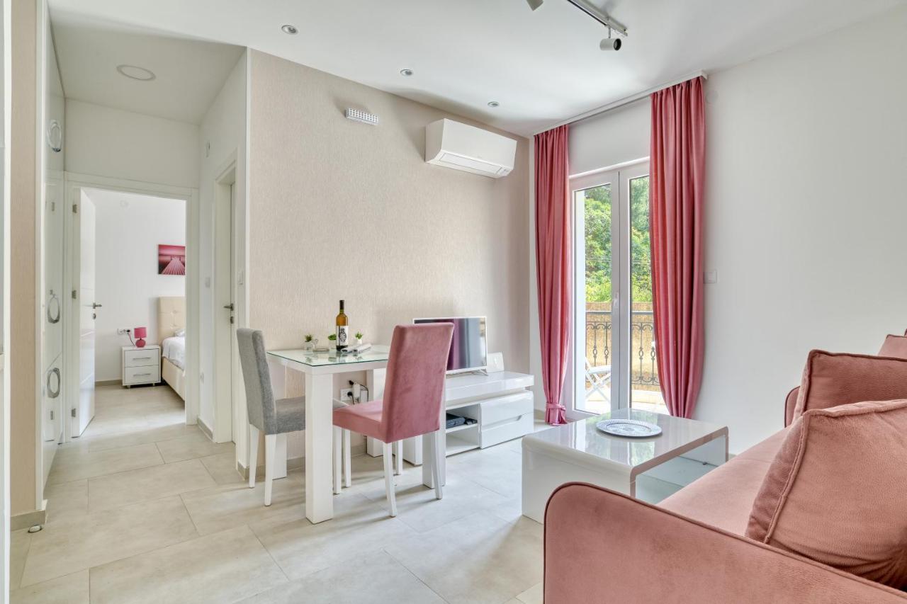 The Golden Luxury Apartments โกตอร์ ภายนอก รูปภาพ