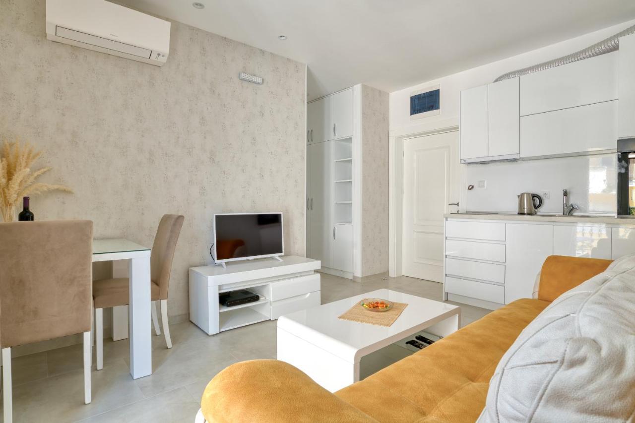 The Golden Luxury Apartments โกตอร์ ภายนอก รูปภาพ