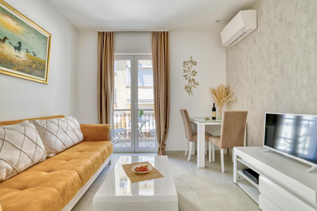 The Golden Luxury Apartments โกตอร์ ภายนอก รูปภาพ