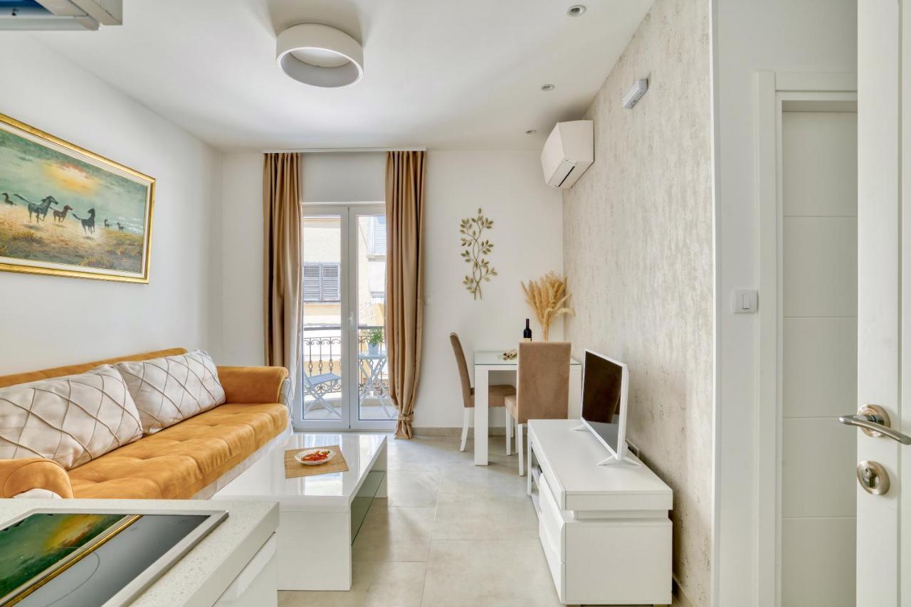 The Golden Luxury Apartments โกตอร์ ภายนอก รูปภาพ