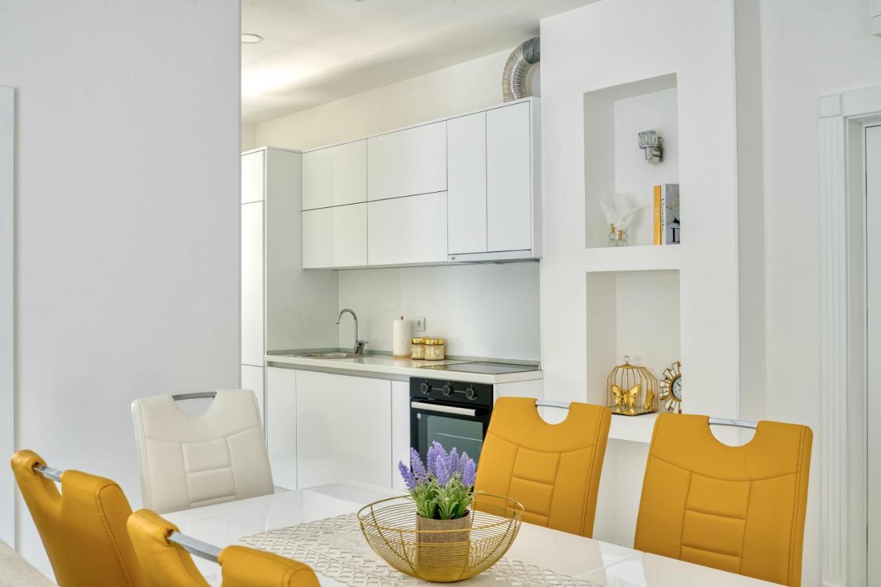 The Golden Luxury Apartments โกตอร์ ภายนอก รูปภาพ