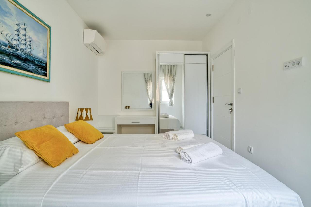 The Golden Luxury Apartments โกตอร์ ภายนอก รูปภาพ