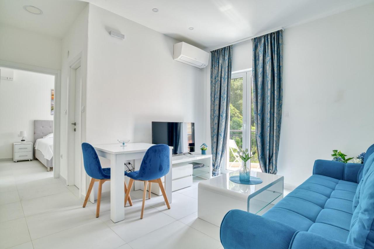 The Golden Luxury Apartments โกตอร์ ภายนอก รูปภาพ