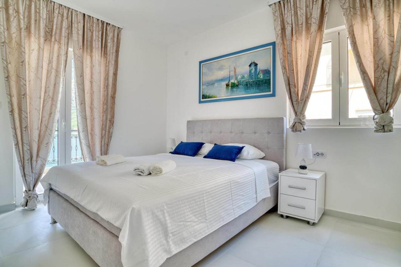 The Golden Luxury Apartments โกตอร์ ภายนอก รูปภาพ