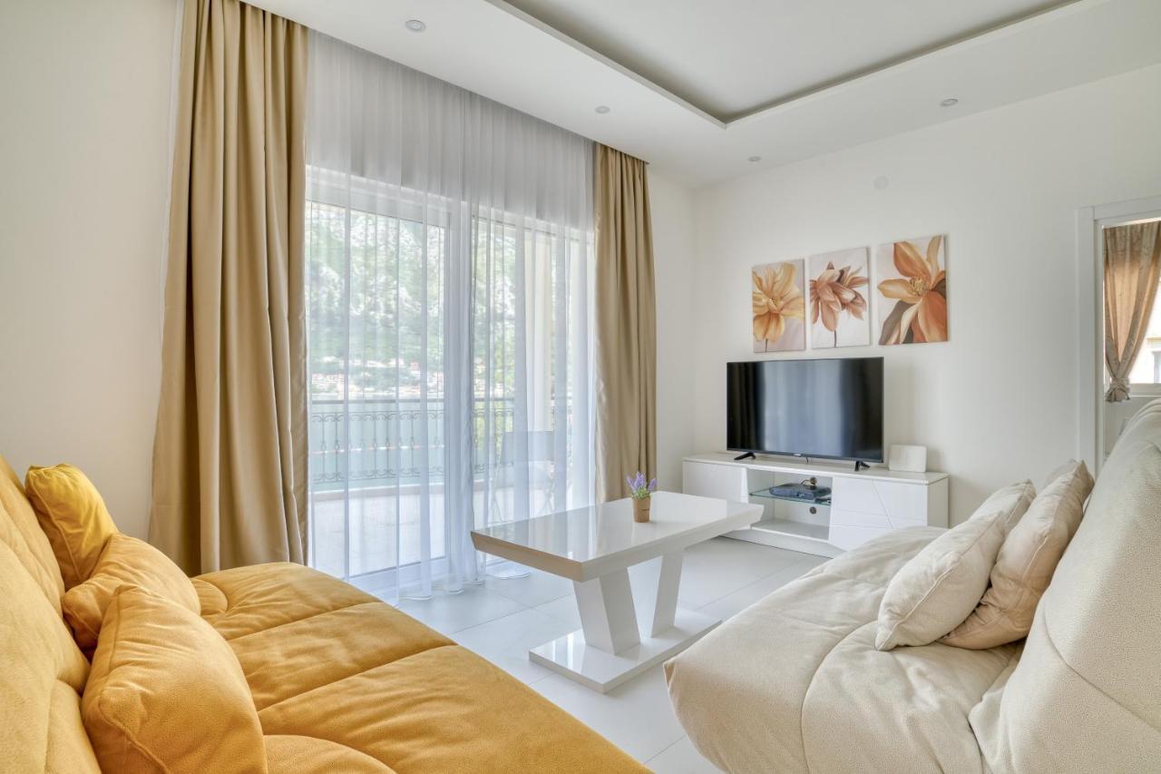 The Golden Luxury Apartments โกตอร์ ภายนอก รูปภาพ