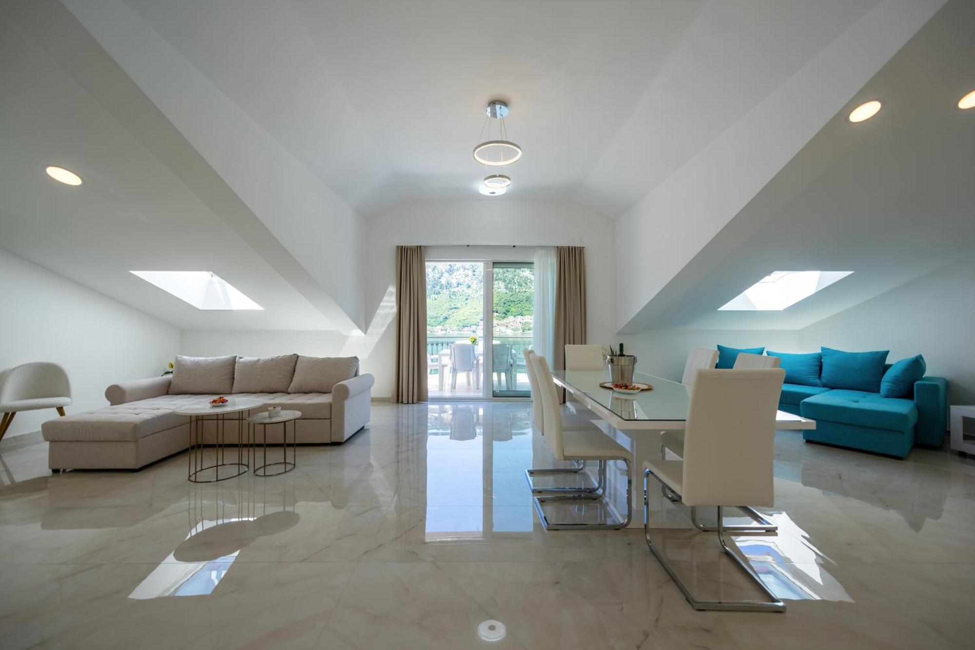The Golden Luxury Apartments โกตอร์ ภายนอก รูปภาพ